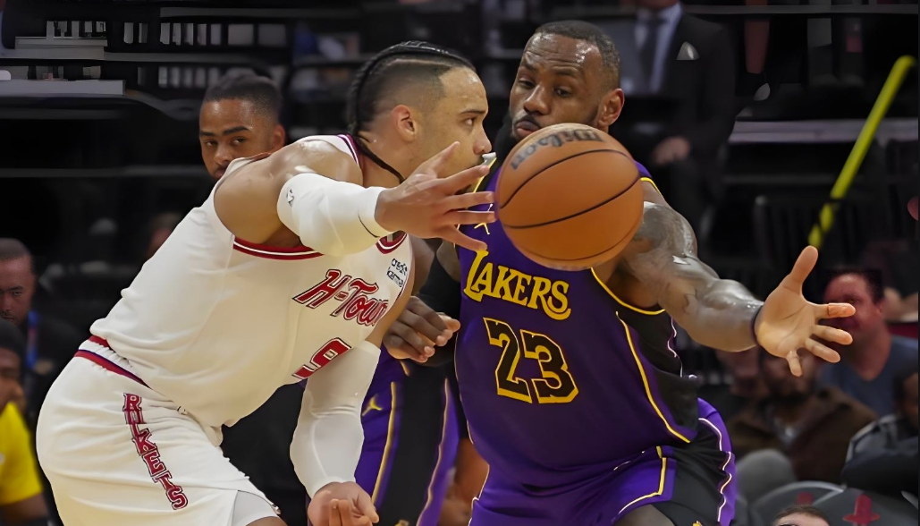 关于美国篮球联赛季后赛战局激烈，各队争夺胜利的信息