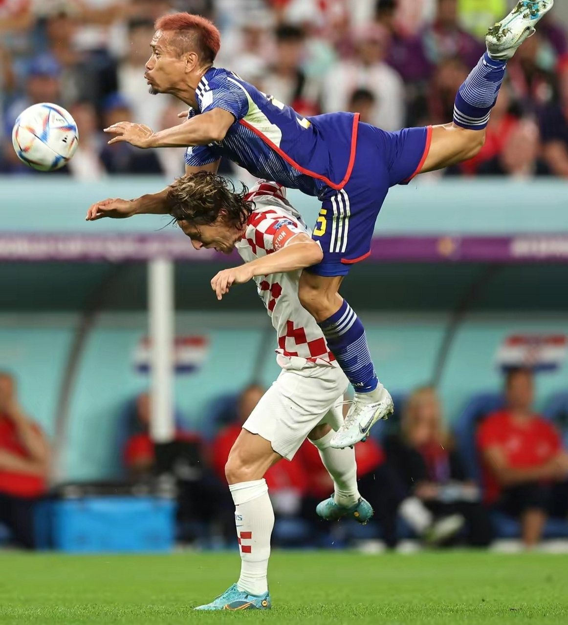 这场足球赛的胜败取决于队员们的齐心协力 这场足球赛的胜败取决于队员们的齐心协力