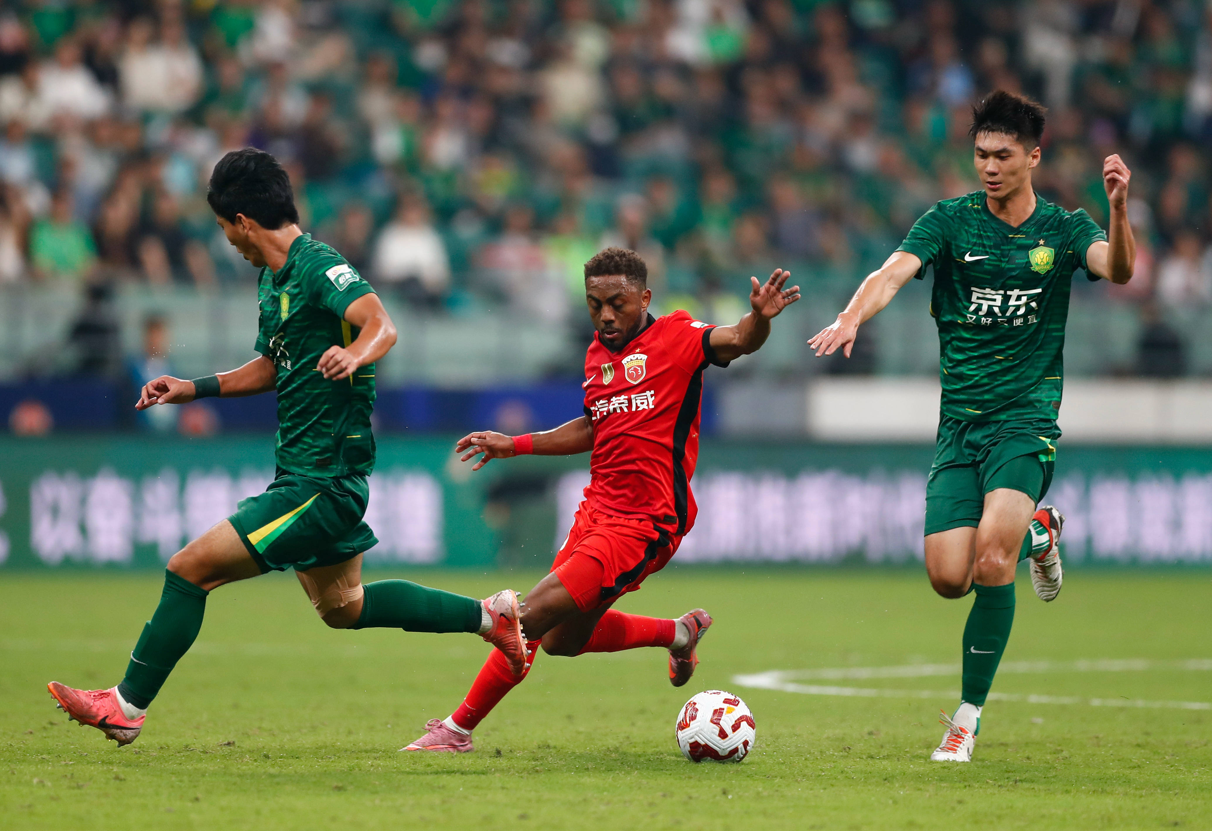 这场足球赛的胜败取决于队员们的齐心协力 这场足球赛的胜败取决于队员们的齐心协力